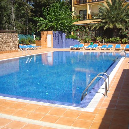 Hotel Univers Roses Bagian luar foto