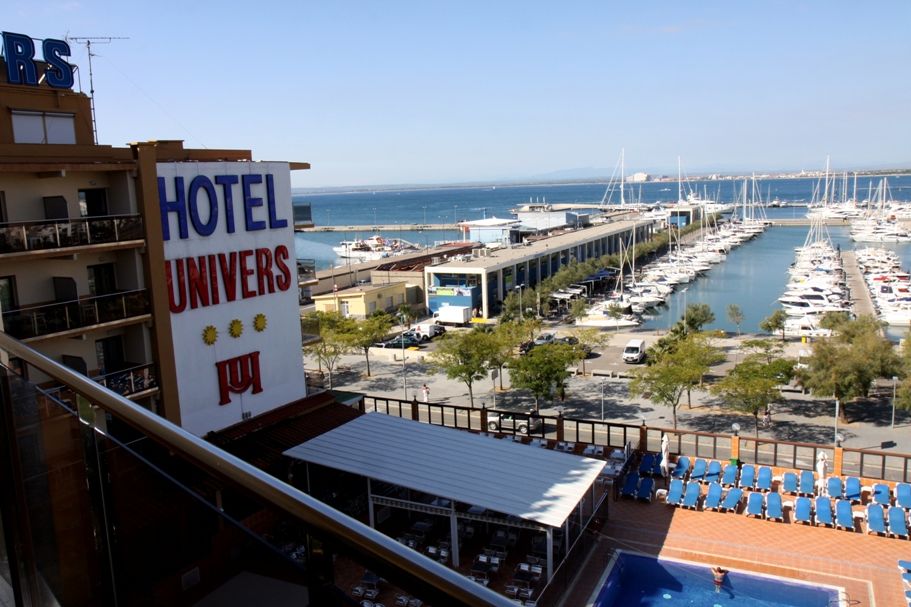 Hotel Univers Roses Bagian luar foto