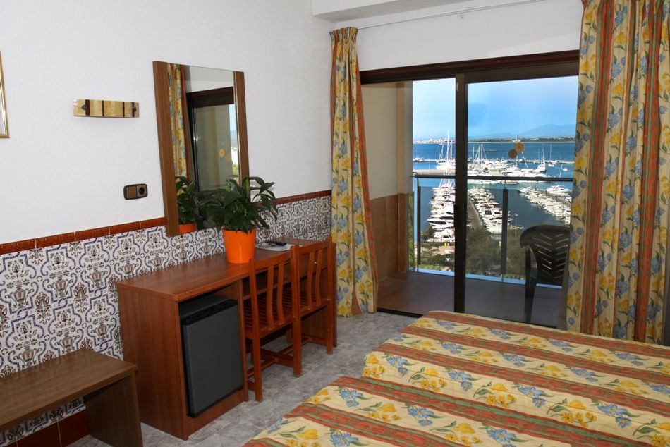 Hotel Univers Roses Bagian luar foto