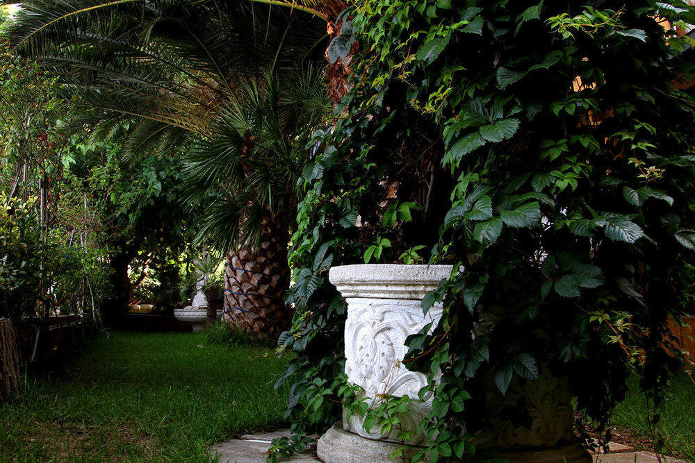 Hotel Univers Roses Bagian luar foto