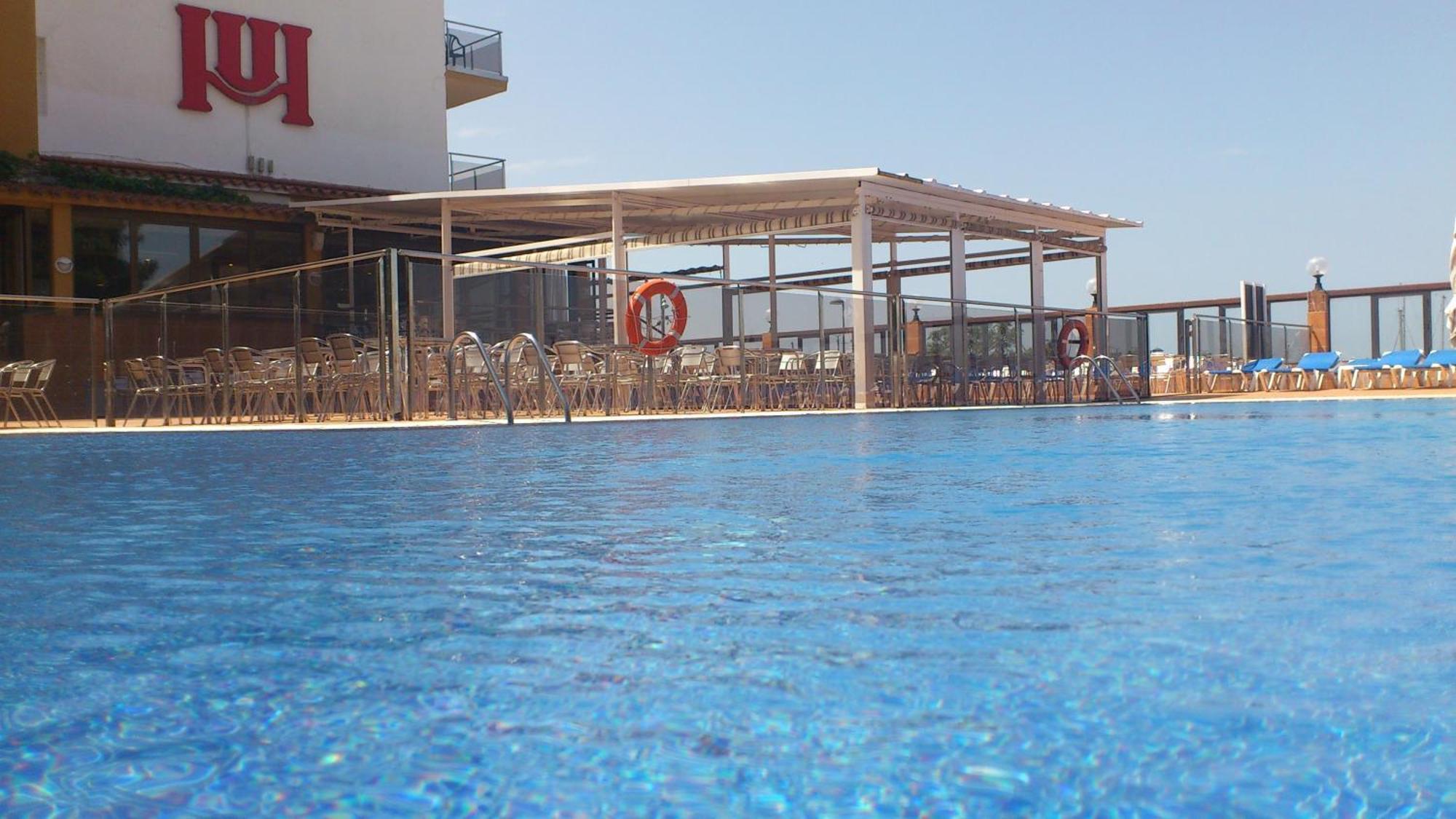 Hotel Univers Roses Bagian luar foto