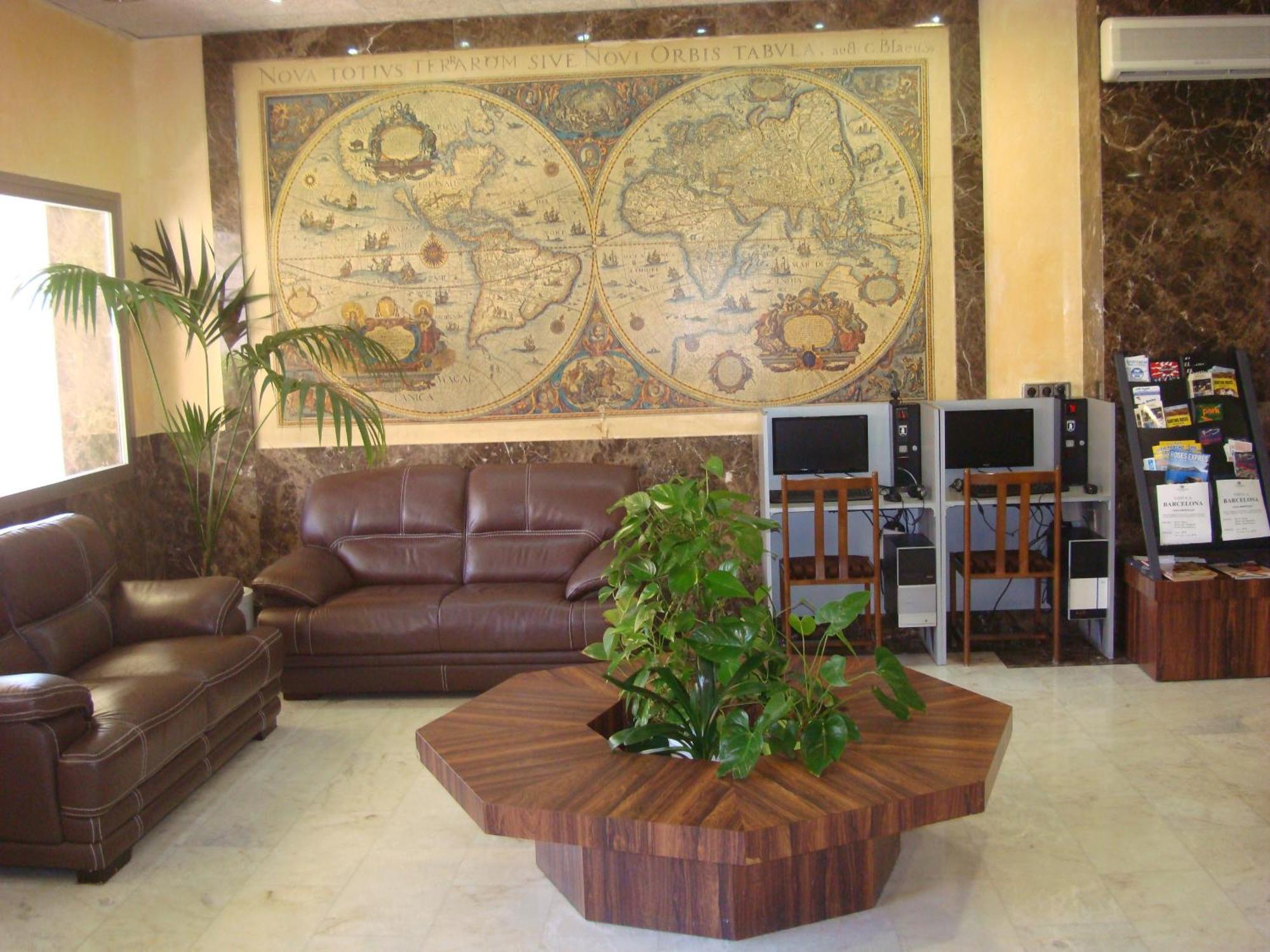 Hotel Univers Roses Bagian luar foto