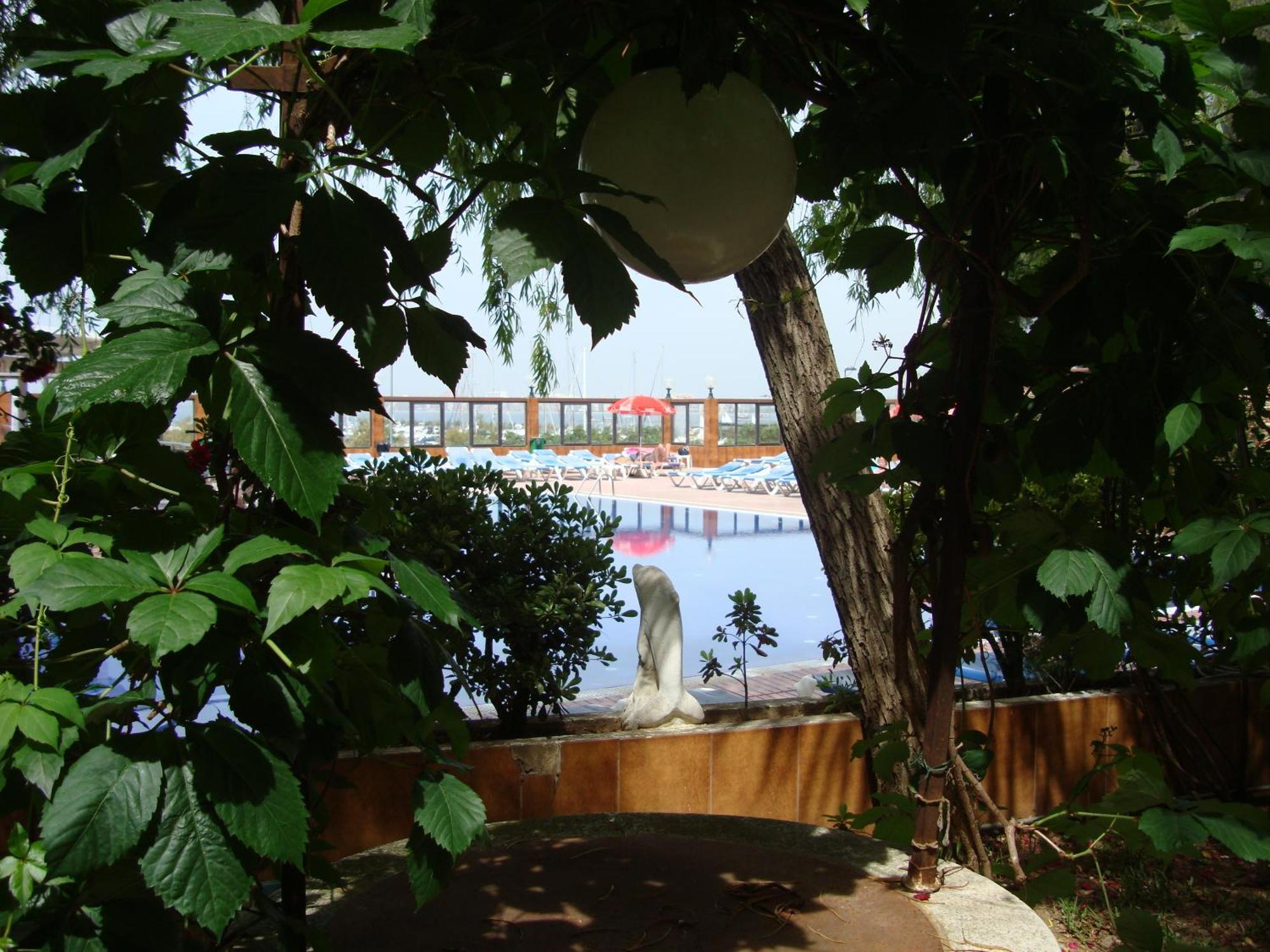 Hotel Univers Roses Bagian luar foto