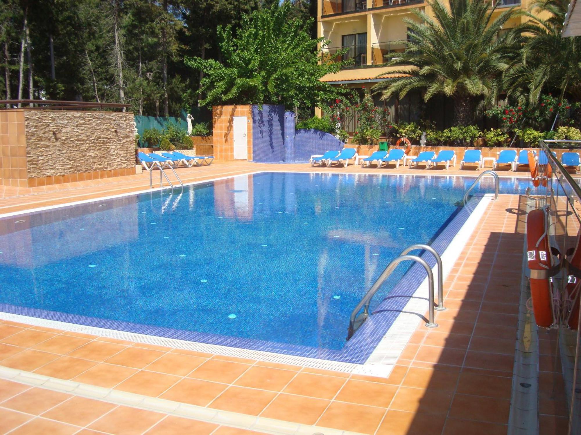 Hotel Univers Roses Bagian luar foto