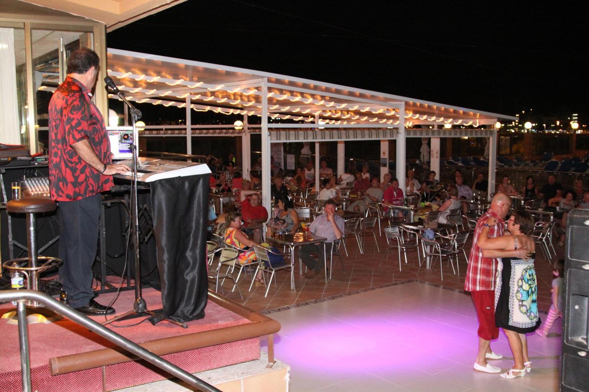 Hotel Univers Roses Bagian luar foto