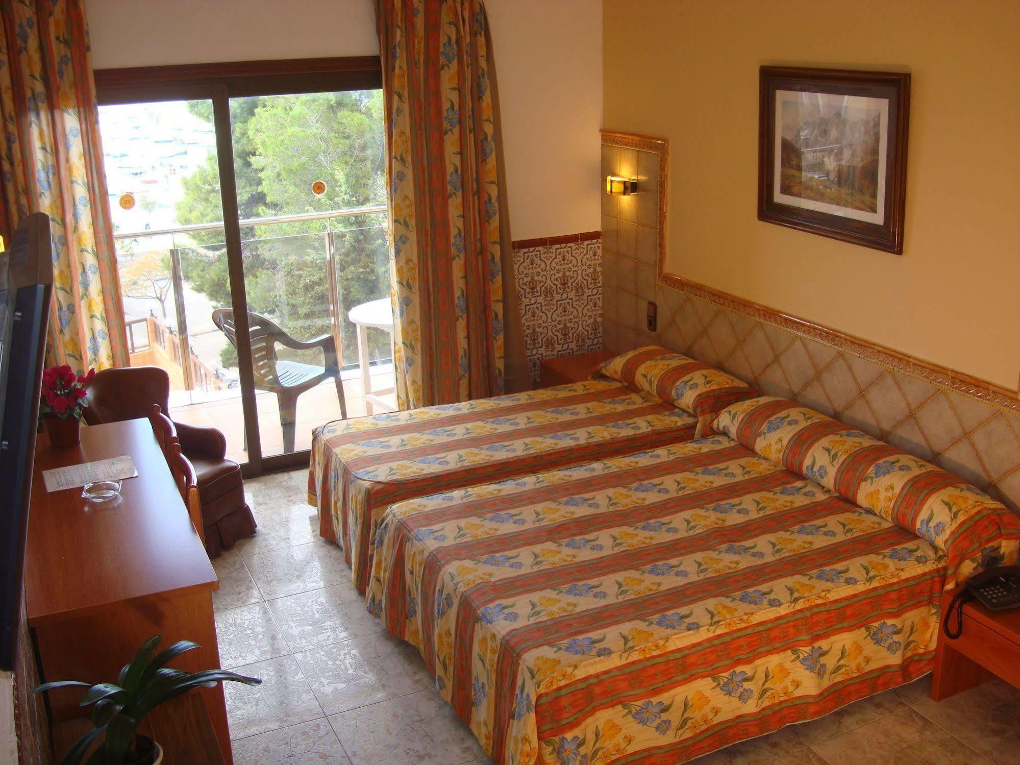 Hotel Univers Roses Bagian luar foto