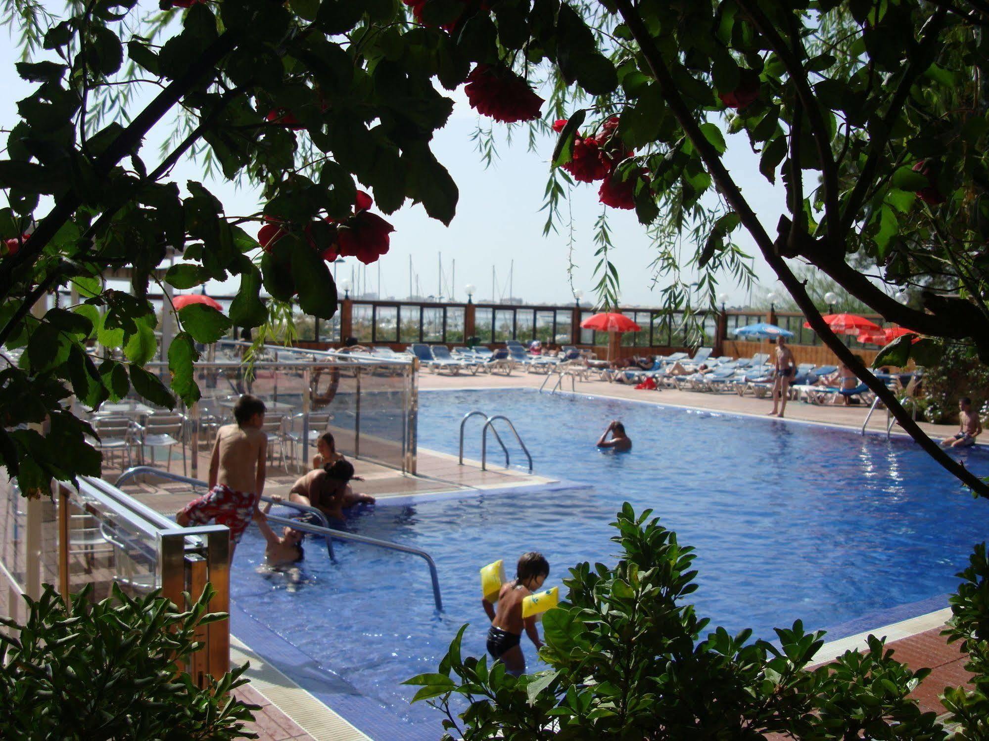 Hotel Univers Roses Bagian luar foto