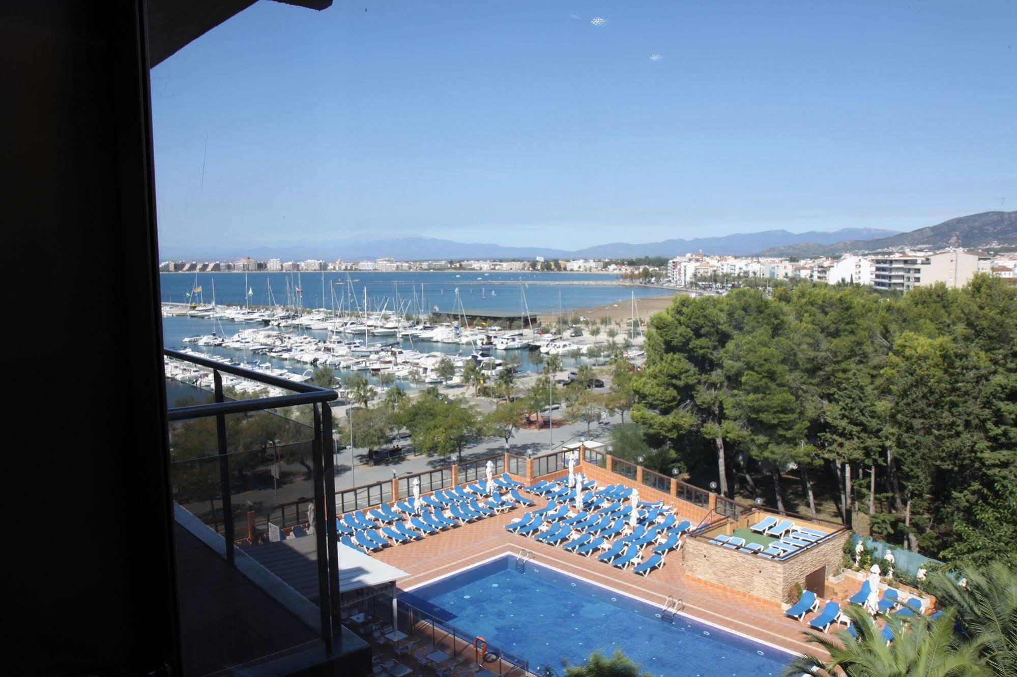 Hotel Univers Roses Bagian luar foto