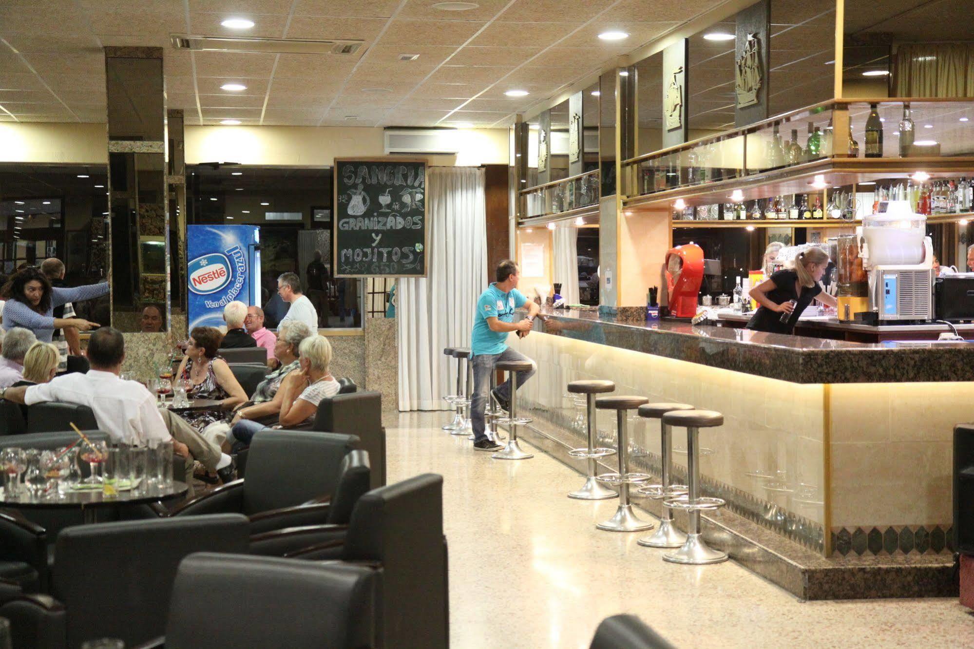 Hotel Univers Roses Bagian luar foto